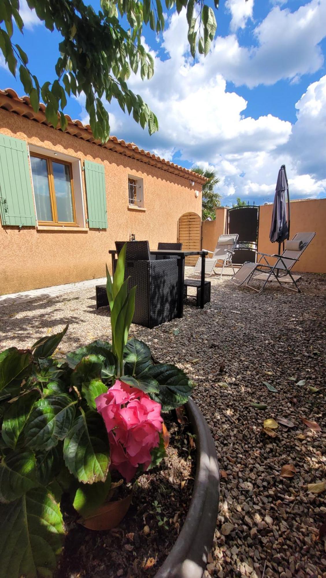 Le Petit Chez Nous Gite Climatise Jardin Pignans Екстер'єр фото